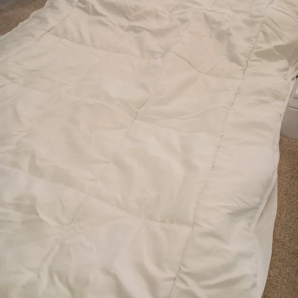 NWOT✨Nakula🔸Twin Mattress Microfiber Cover Protector